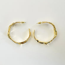 Load image into Gallery viewer, BIJOU SOLITAIRE(Irregular C-shaped earrings)
